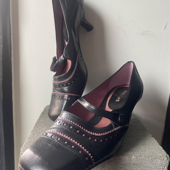 Pink & Black - Picture 3 of 4